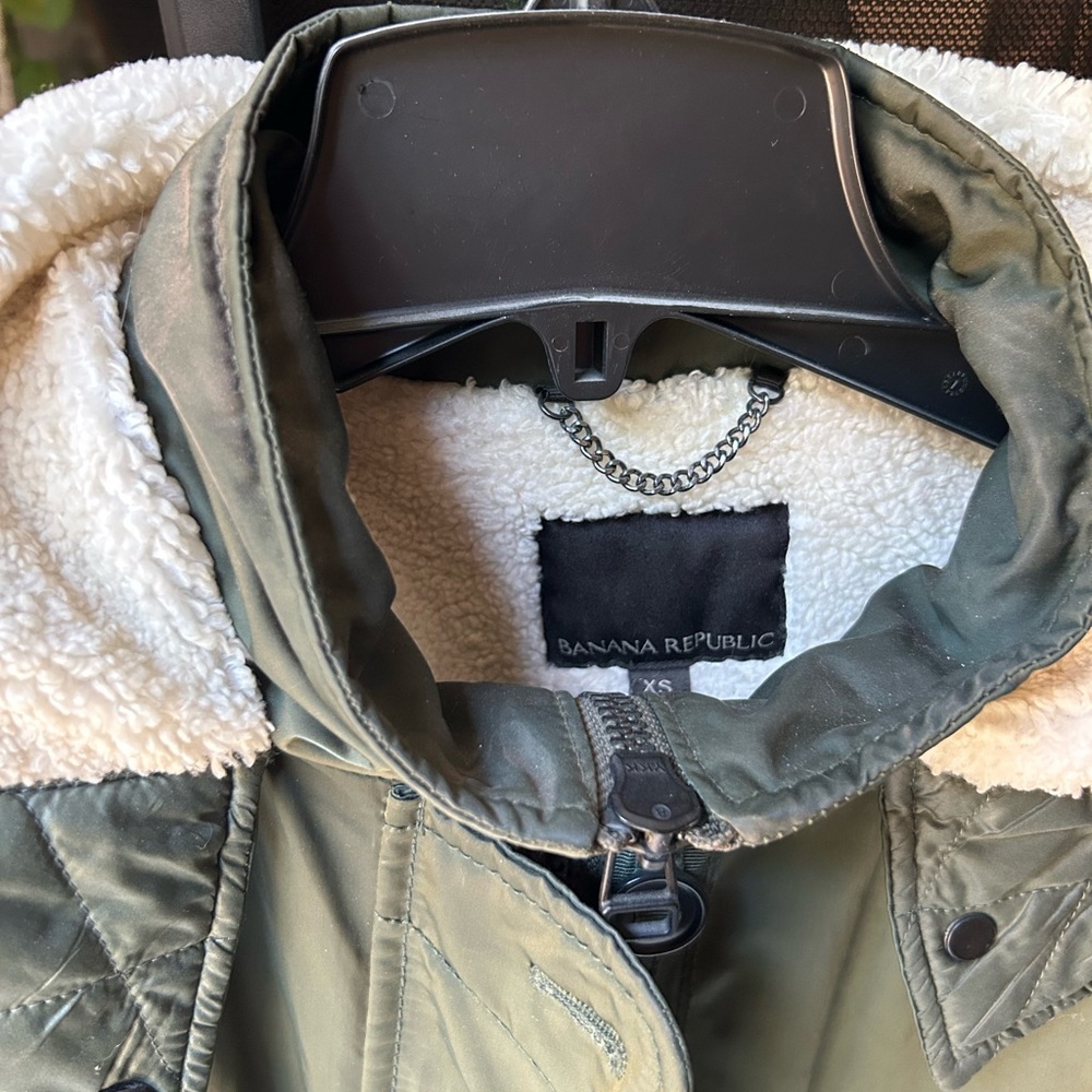 Banana Republic Long Insulated Jacket in Olive Green - Picture 2 of 3